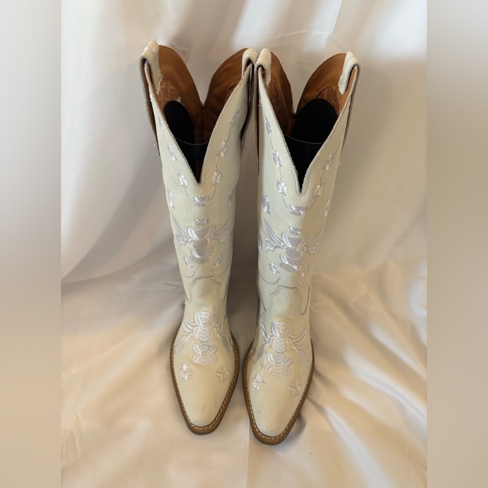 Dingo White Embroidered Western Heeled Boots - Picture 8 of 14